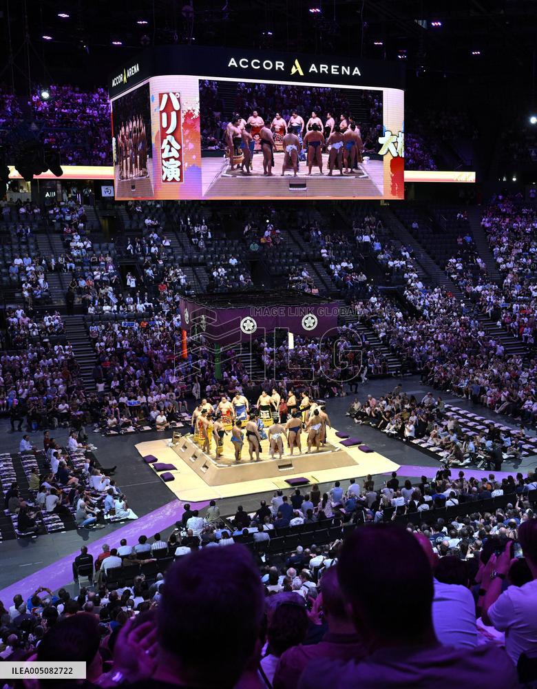 Sumo: Paris tournament