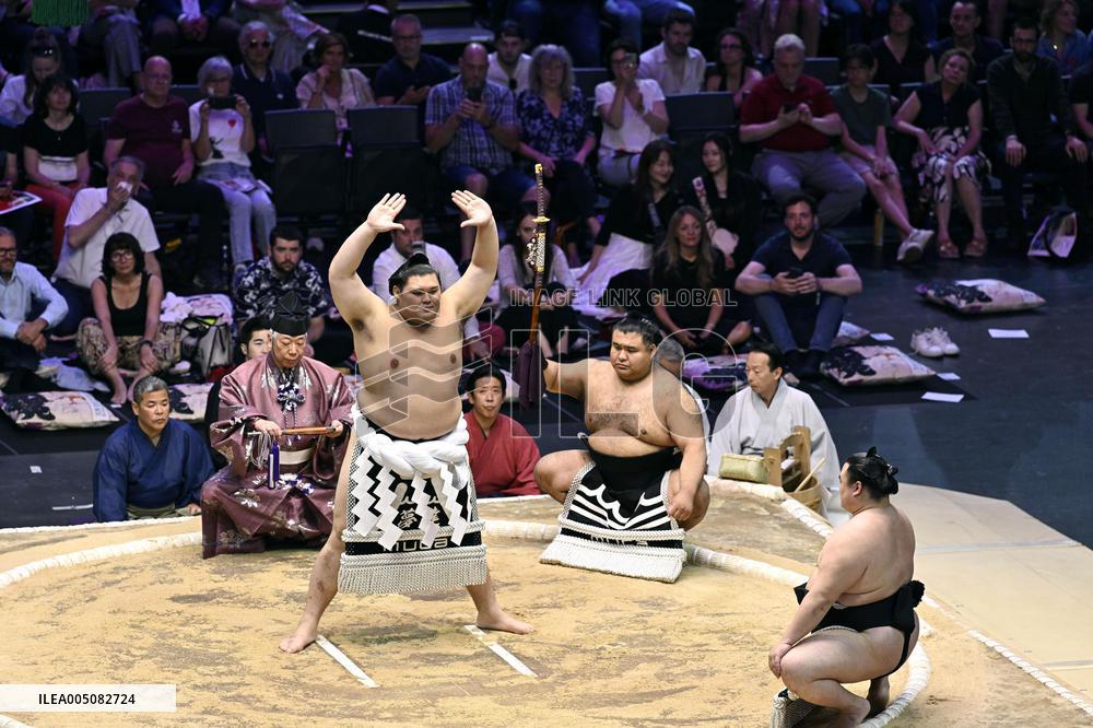 Sumo: Paris tournament