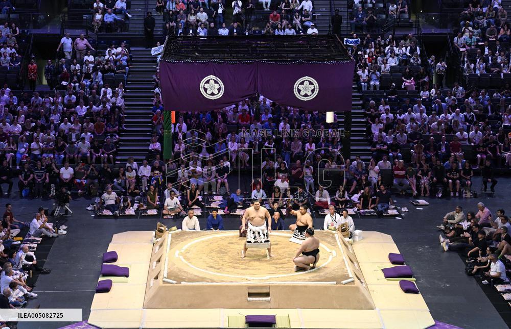 Sumo: Paris tournament
