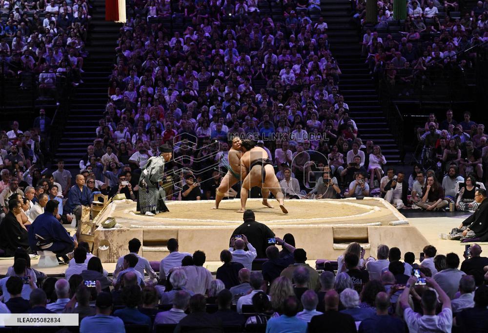Sumo: Paris tournament