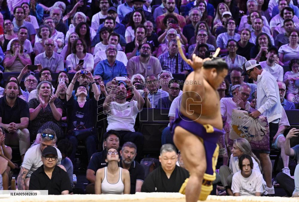 Sumo: Paris tournament
