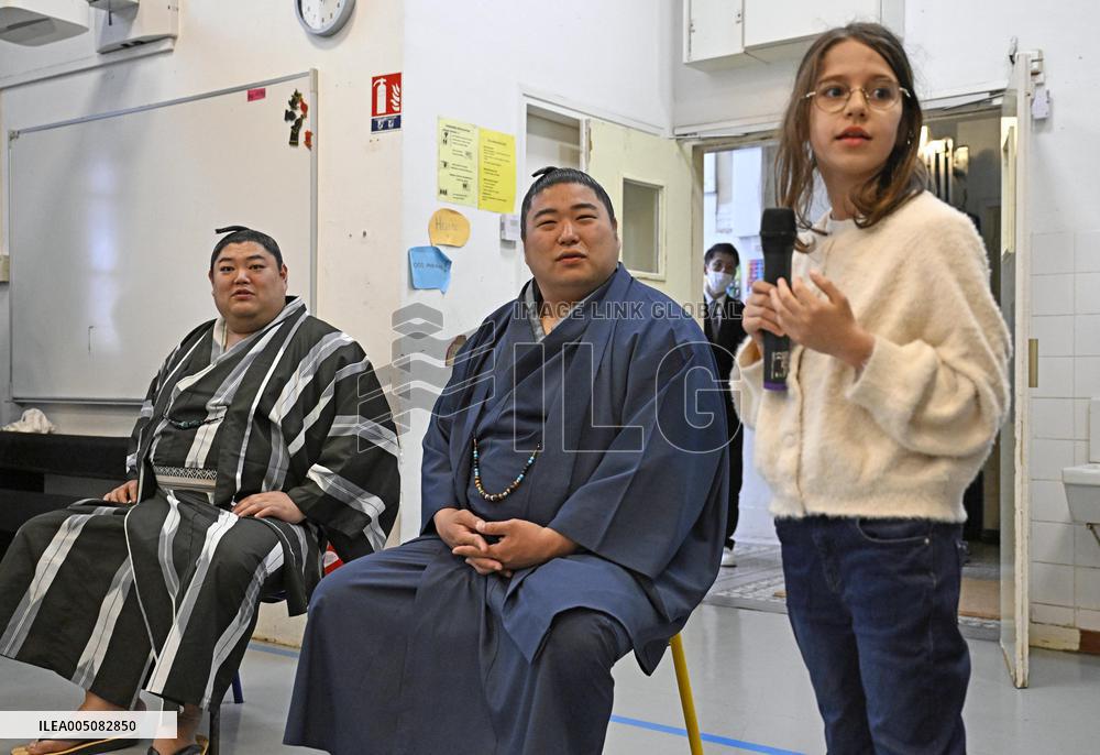 Sumo: Paris tournament