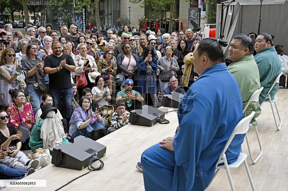 Sumo: Paris tournament