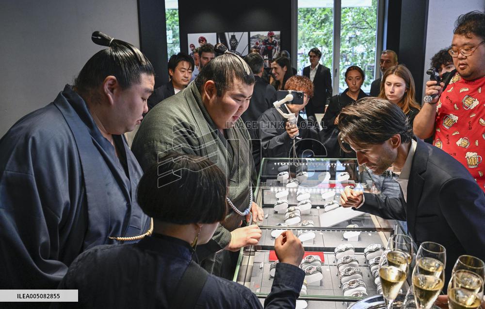 Sumo: Paris tournament