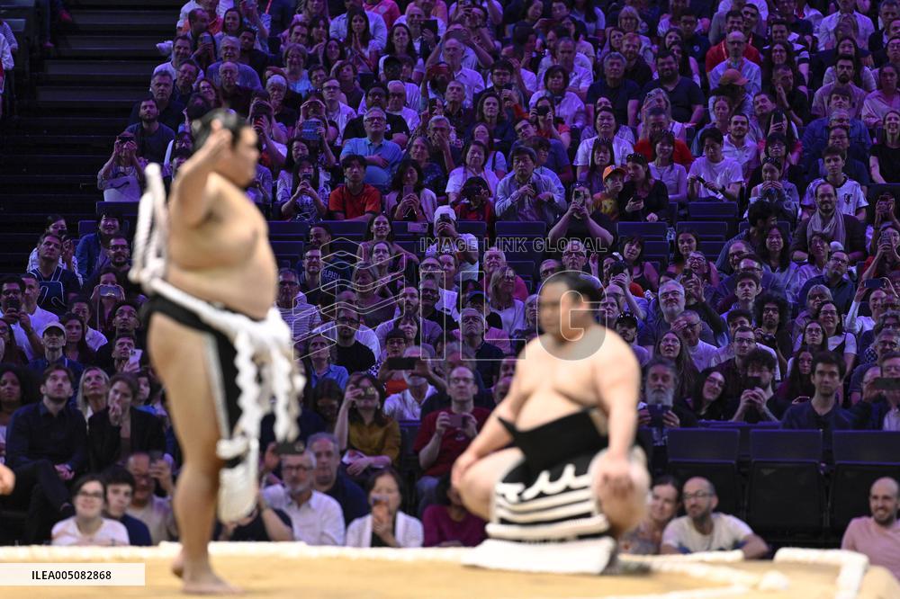 Sumo: Paris tournament