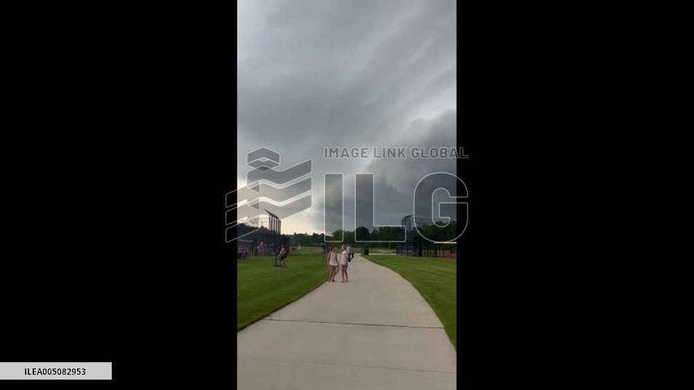 US: Massive Cloud Spotted Over Ferrysburg, Michigan