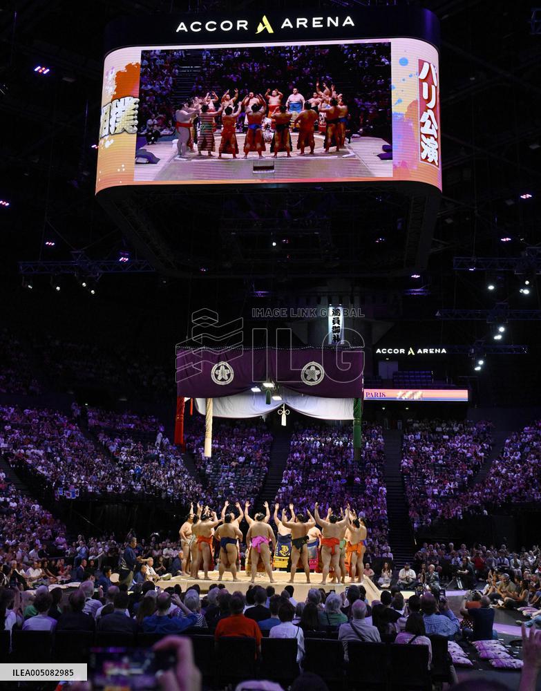 Sumo: Paris tournament
