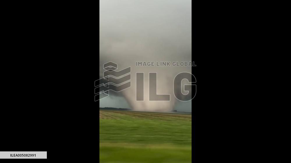 US: Severe Storms Spawn Multiple Tornadoes Across Illinois 5