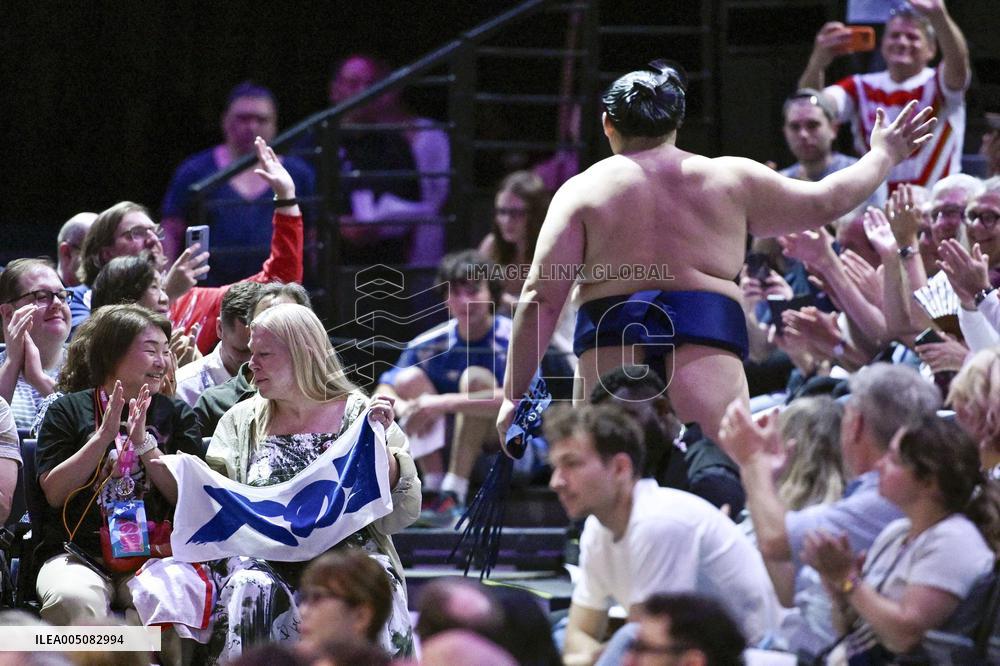 Sumo: Paris tournament