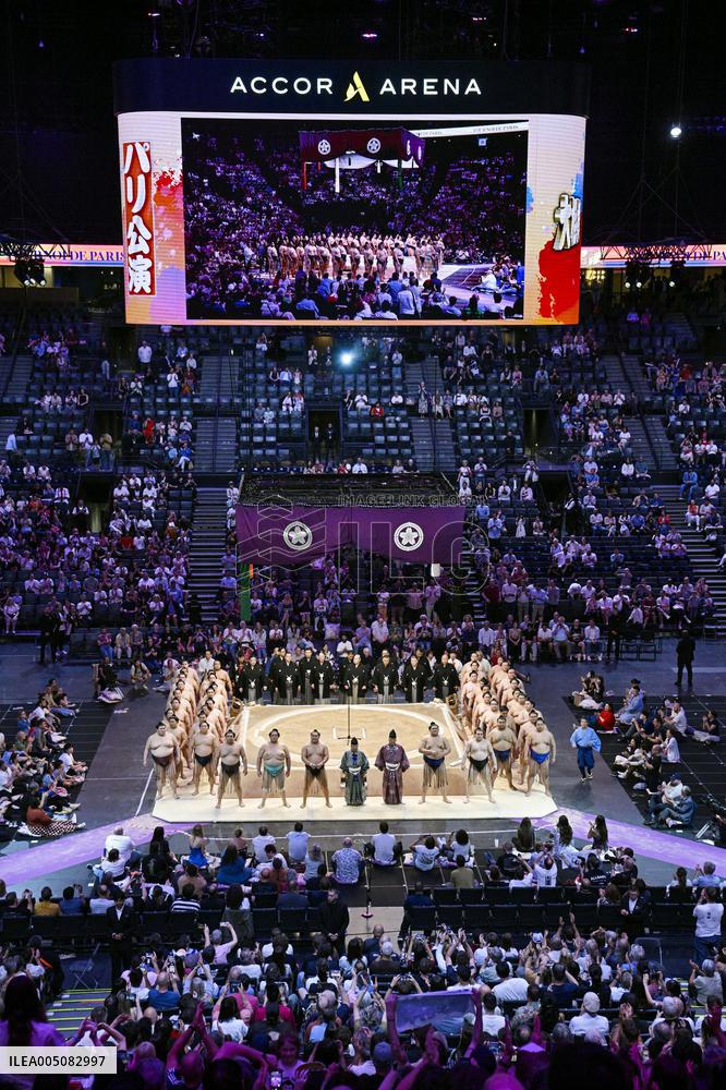 Sumo: Paris tournament