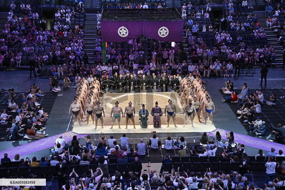 Sumo: Paris tournament