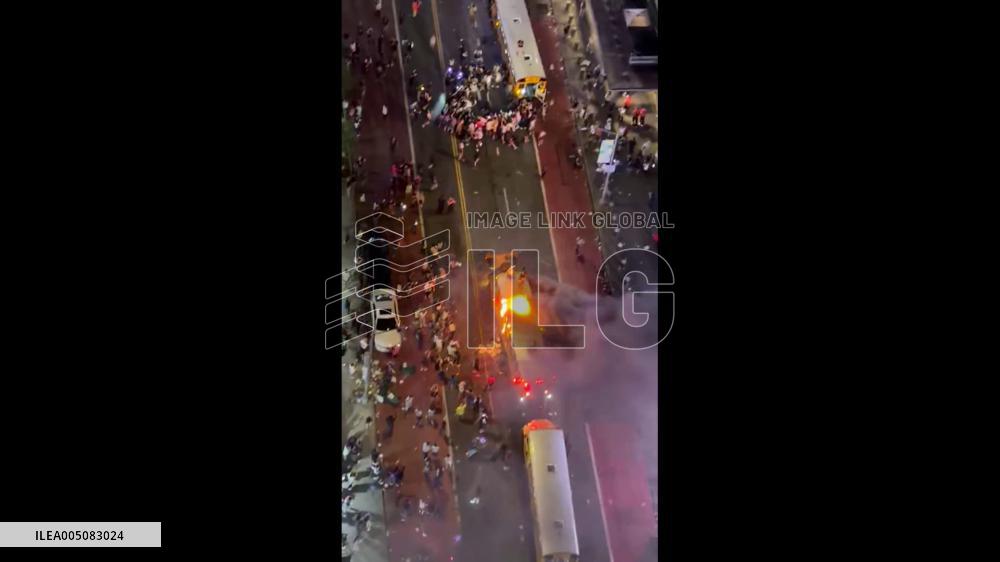 US: School Buses Torched Near NYC Port Authority as Knicks Celebrations Turn Violent