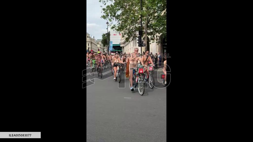 UK: Over 1,000 Cyclists Take Part in Naked Bike Ride in London