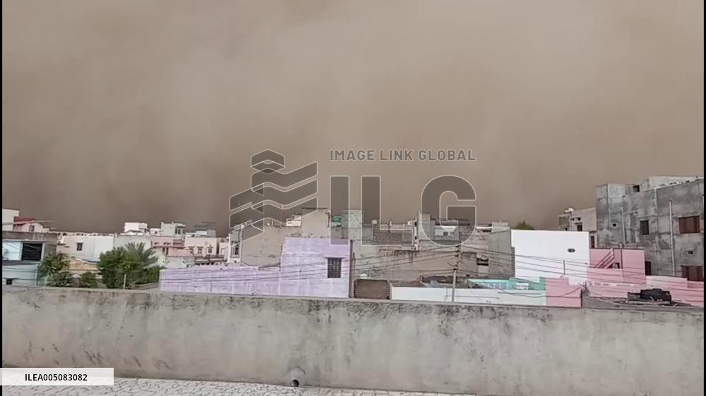 India: Massive Dust Storm Hits  Rajasthan, Bringing Traffic to a Standstill