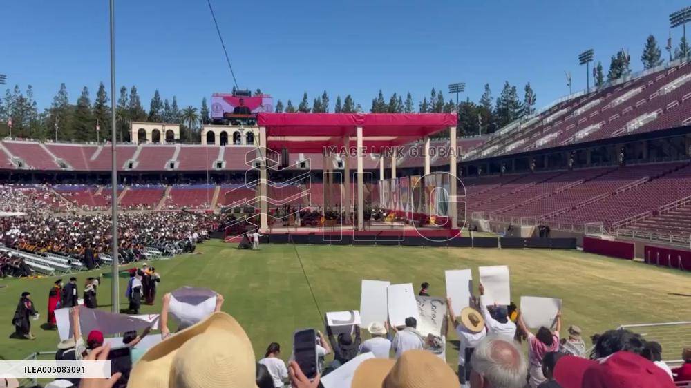 US: Students Walk Out of Stanford Graduation as Google CEO Pichai Takes Stage