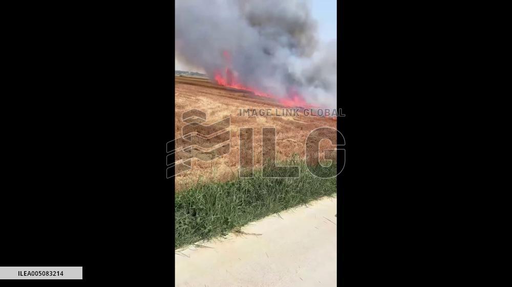 China: Female Driver Bravely Rushes Harvester Into Fire to Save Crops