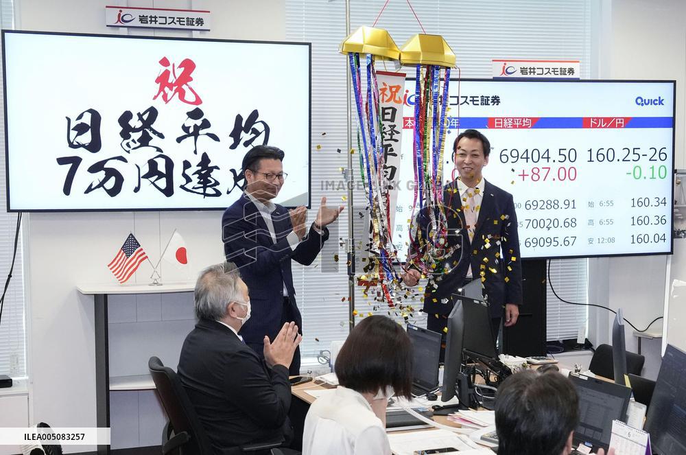 Nikkei index tops 70,000
