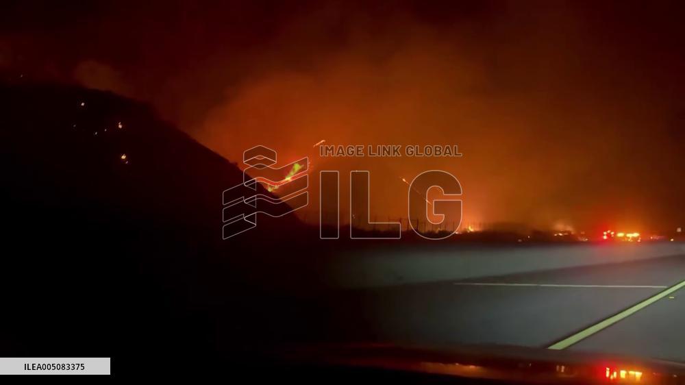 US: Shore Fire Breaks Out in Riverside County, Forcing Evacuations 2