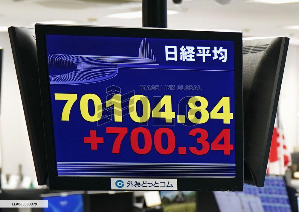 Nikkei rises rises above 70,000