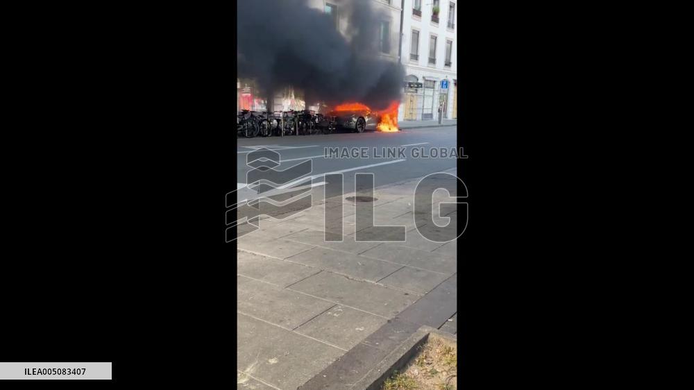 Switzerland: Anti-G7 Protesters Clash With Police in Geneva, Car Set on Fire