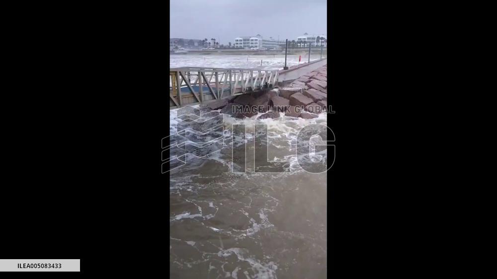 US: Waves Pound Galveston Coast as First Tropical Cyclone of Season Threatens Texas