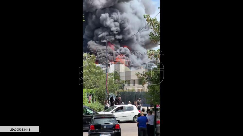France: Massive Warehouse Fire Breaks Out in Bobigny East of Paris