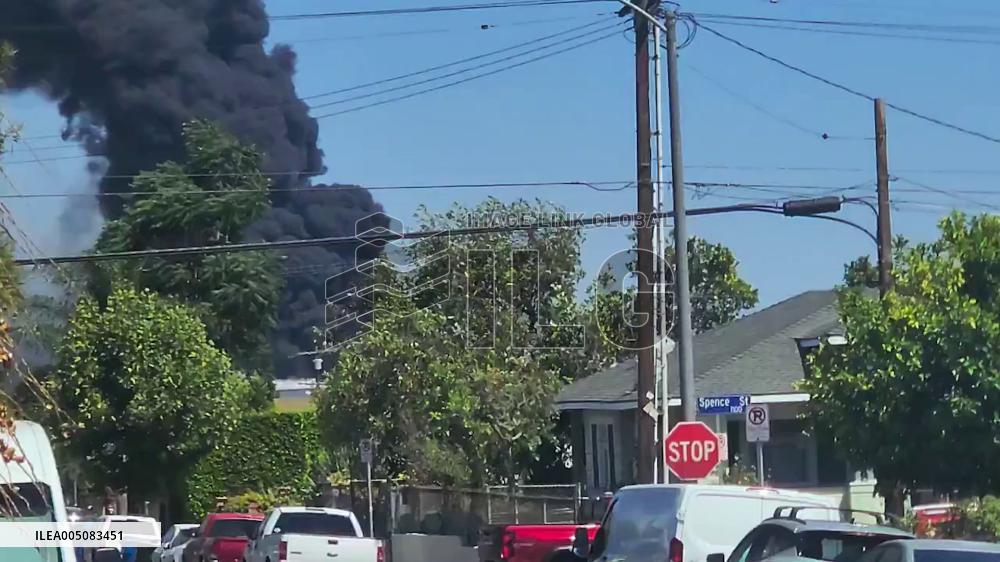 US: Large Fire Engulfs Cold Storage Facility in Boyle Heights, Los Angeles