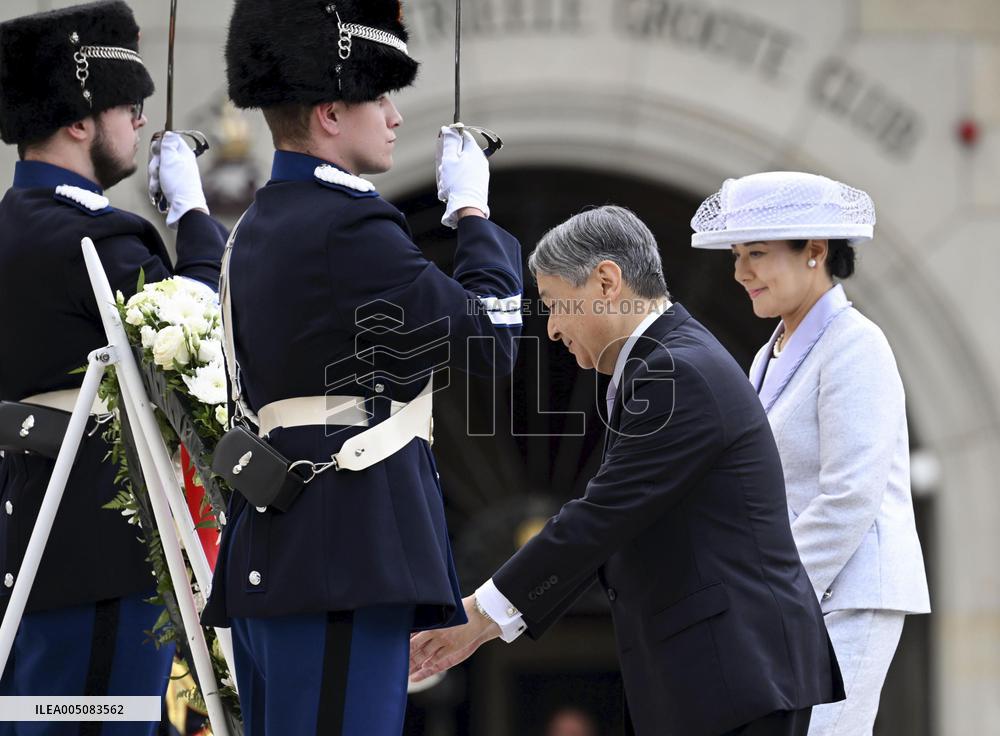 Japan's emperor, empress in Amsterdam