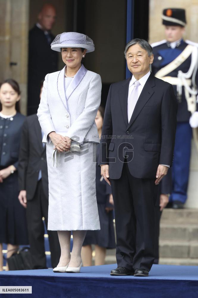 Japan's emperor, empress in Amsterdam
