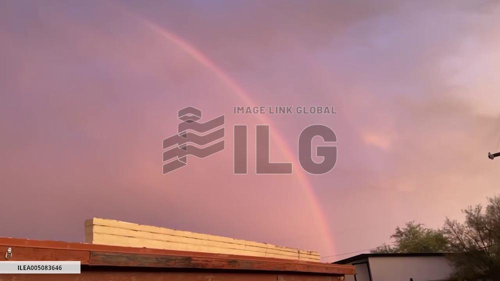 US: Rainbow and Lightning Seen Together in Skies Over Tucson, Arizona 2