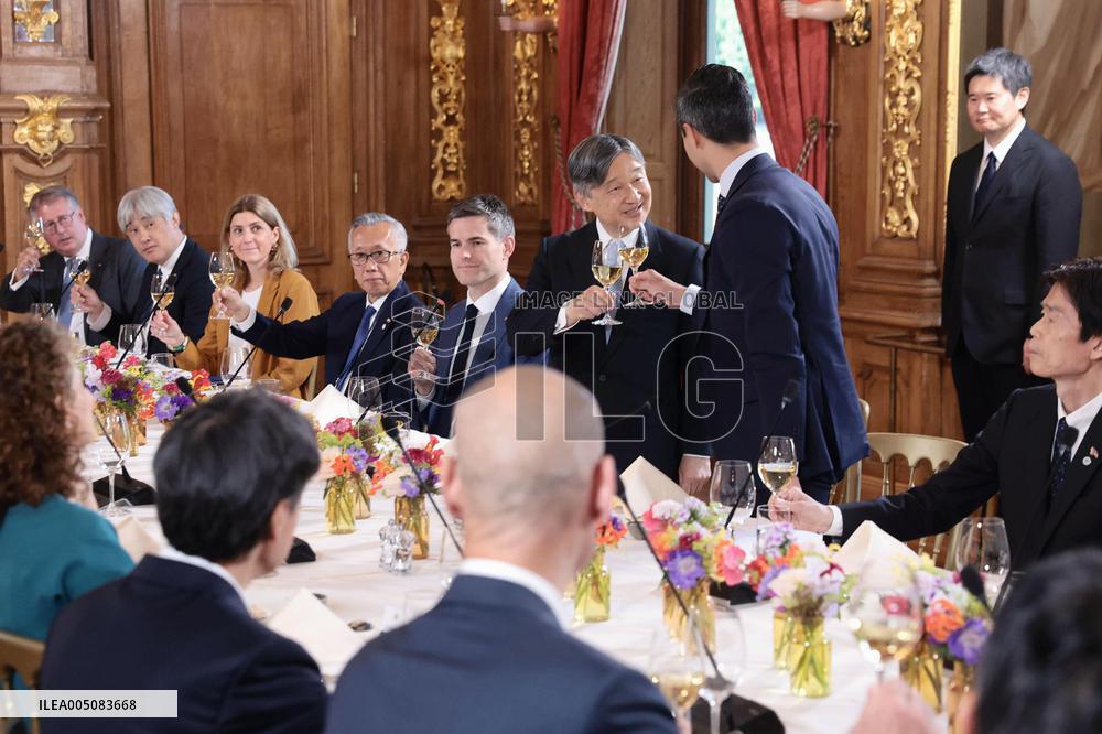 Japan's emperor in The Hague