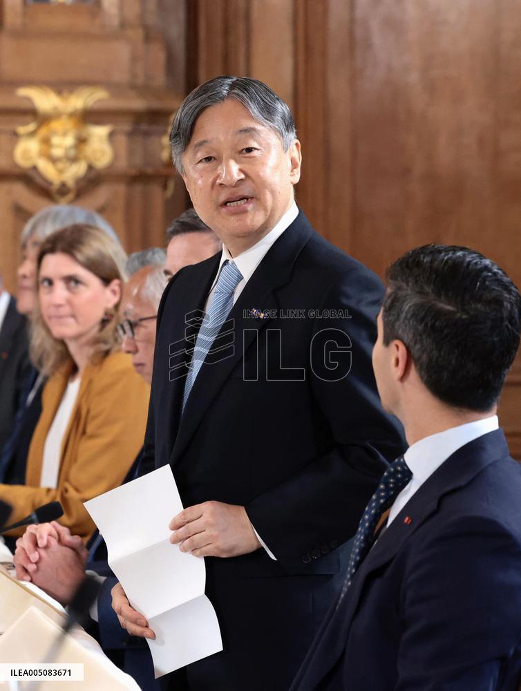 Japan's emperor in The Hague