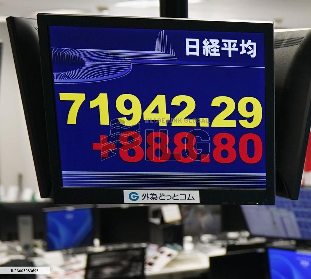 Tokyo stocks soar