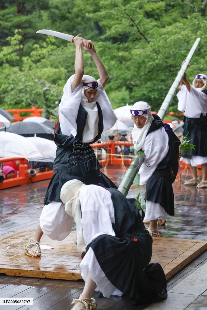 Ceremony to pray for rich grain harvest at Kyoto temple