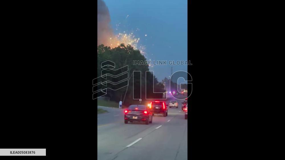 US: Fireworks Stand Catches Fire in Broken Arrow, Oklahoma