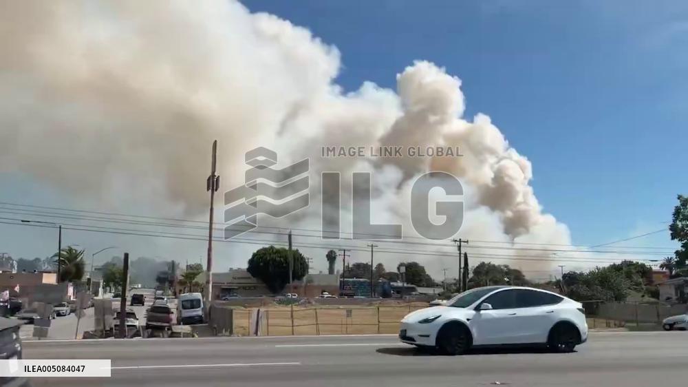 US: Emergency Declared as Boyle Heights Fire Continues to Burn in Los Angeles 3