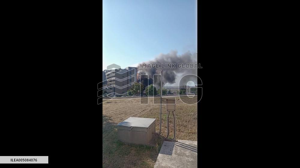 Italy: Fire Breaks Out on Exterior of Naples Hospital, Prompting Evacuations