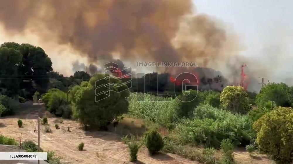 Spain: Wildfire Breaks Out Along Segura River in Murcia, Forcing Evacuations