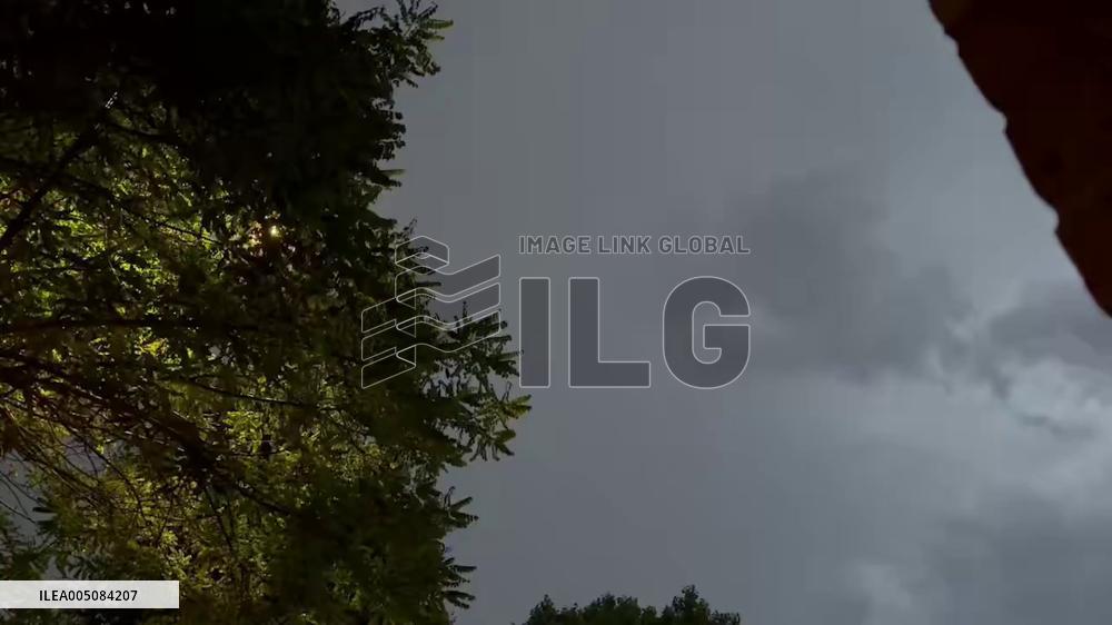 UK: Over 3,000 Lightning Strikes and Flash Flooding Hit London in Overnight Thunderstorm