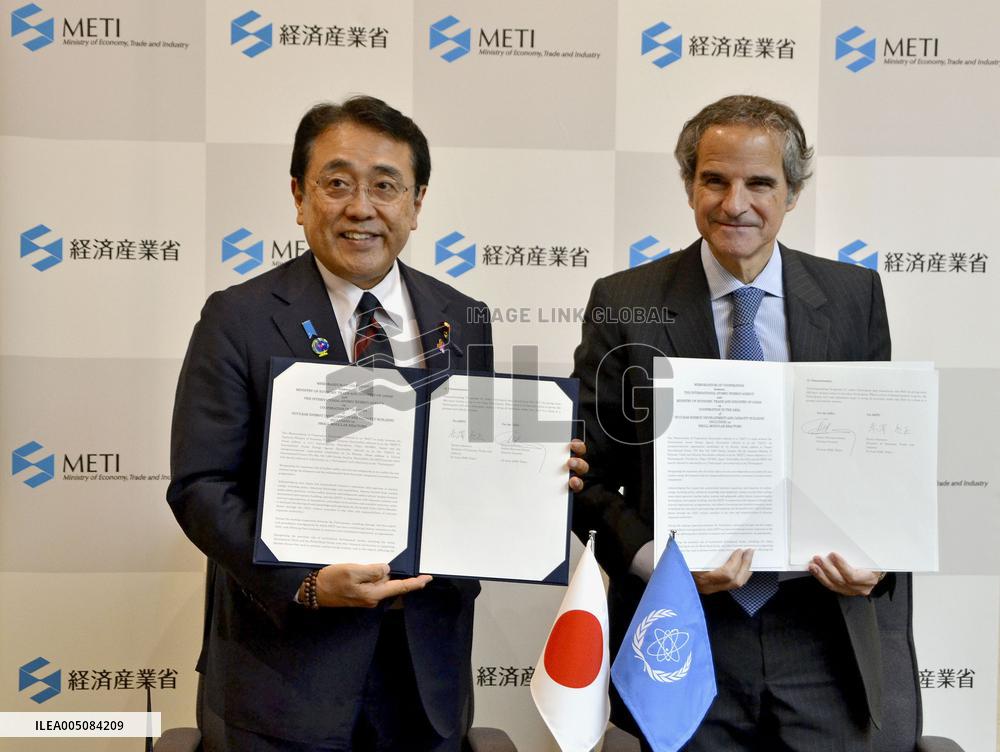Japan industry minister Akazawa and IAEA chief Grossi