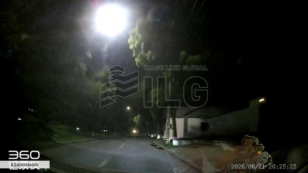China: Oncoming Driver’s High Beam Warning Prevents Accident in Zhejiang