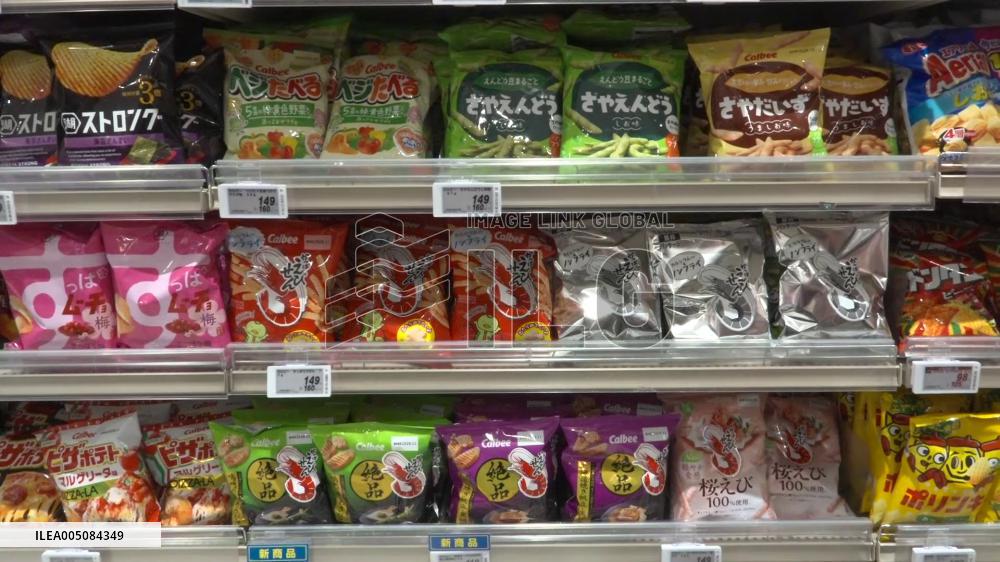 [Breaking News]Black-and-white Calbee snack packages