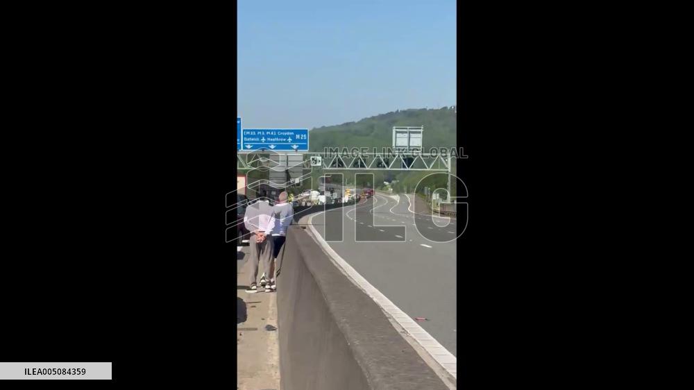 UK: Air Ambulance Called to Serious Crash Blocking M25 in Surrey