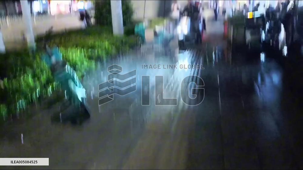 China: Tiny Rain Cloud Soaks Only Small Patch Street