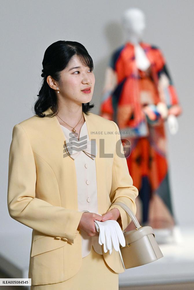 Princess Aiko visit exhibition on late fashion designer Hanae Mori