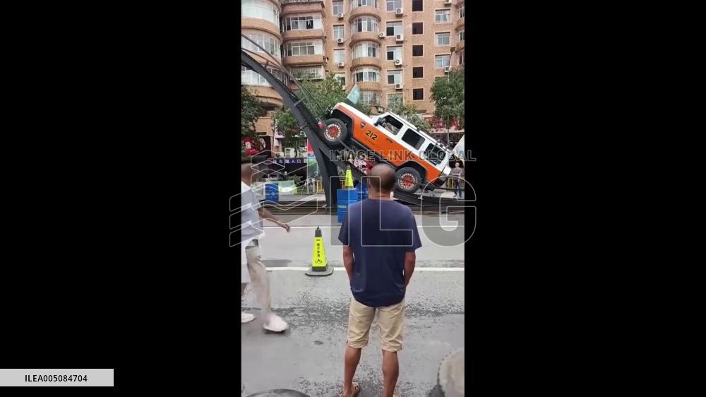 China: Off-Road SUV Flips Over Extreme Ramp at Climbing Competition in Hubei