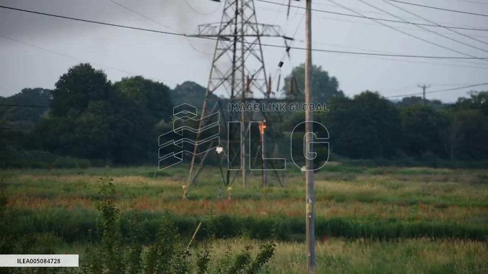 UK: Pylon Catches Fire in Christchurch, Dorset