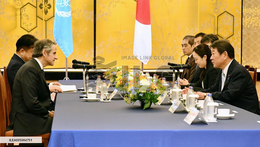 Japan foreign minister meets with IAEA chief