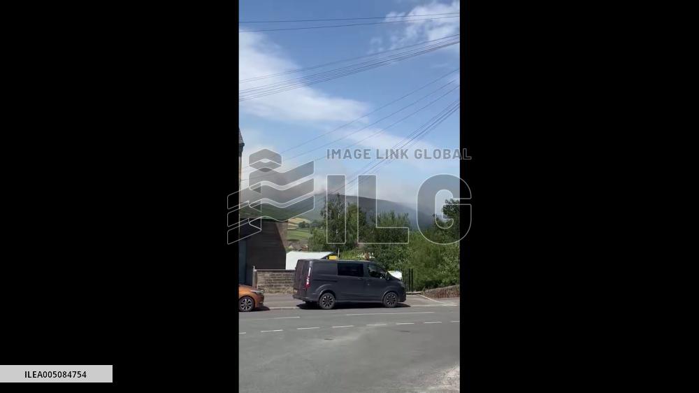 UK: Wildfire Breaks Out on Tintwistle Moor Near Glossop Amid Heatwave