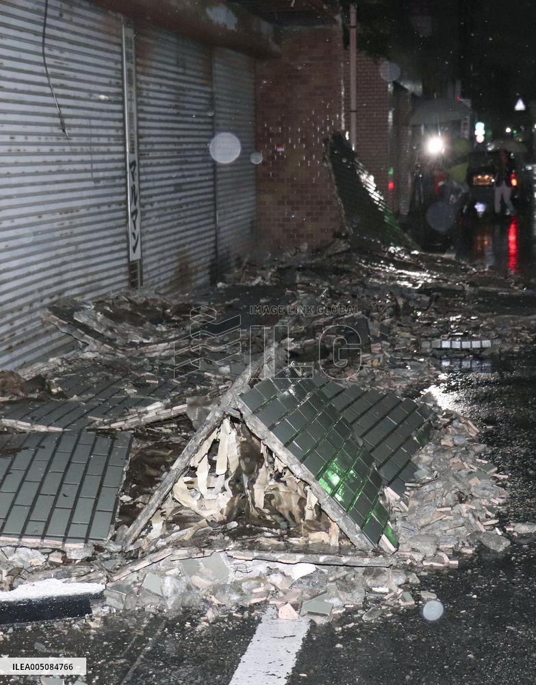 Strong earthquake in Yamanashi Pref.